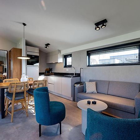 Luxury Docklodge On The Water Delfstrahuizen Экстерьер фото