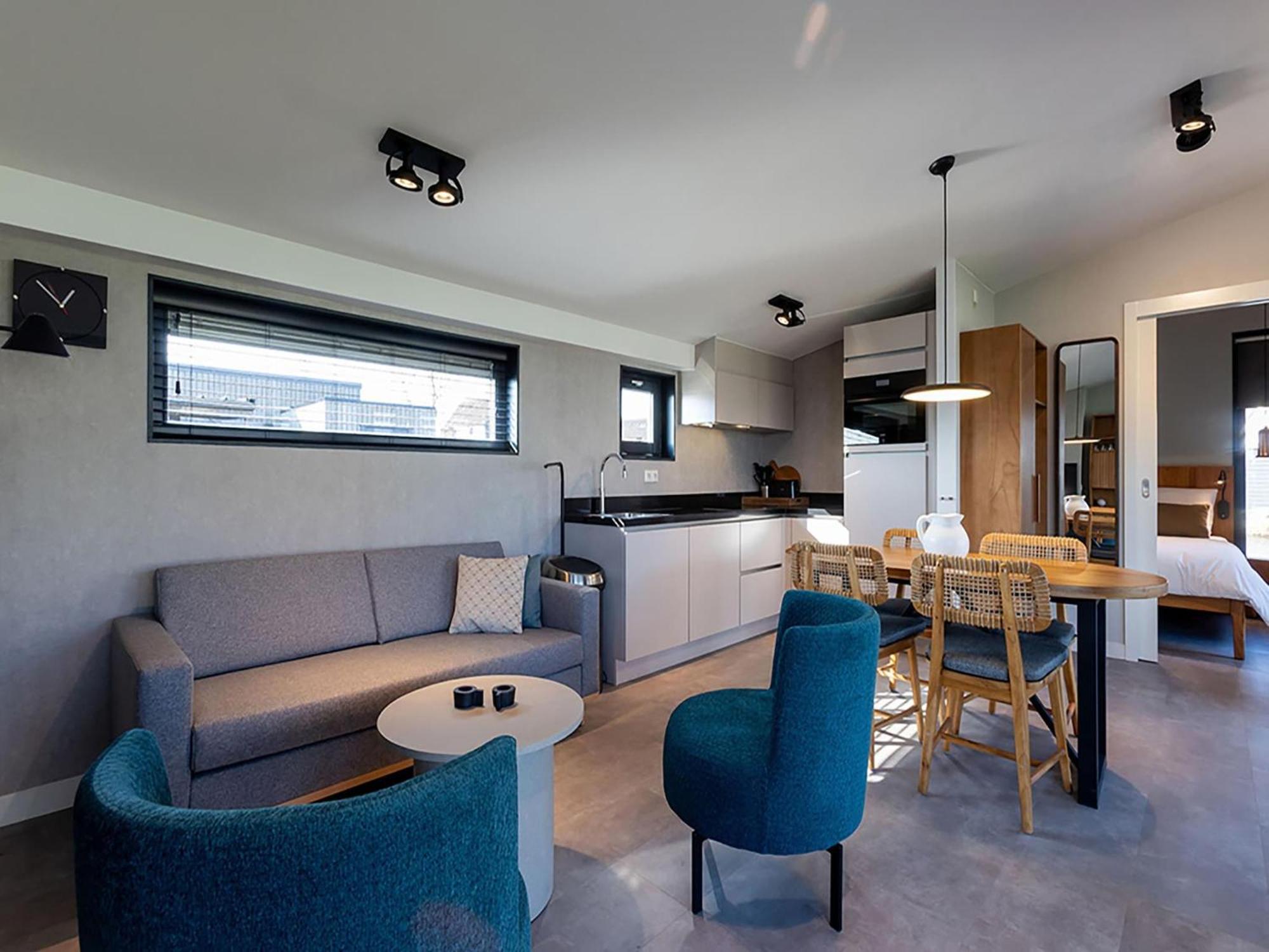 Luxury Docklodge On The Water Delfstrahuizen Экстерьер фото
