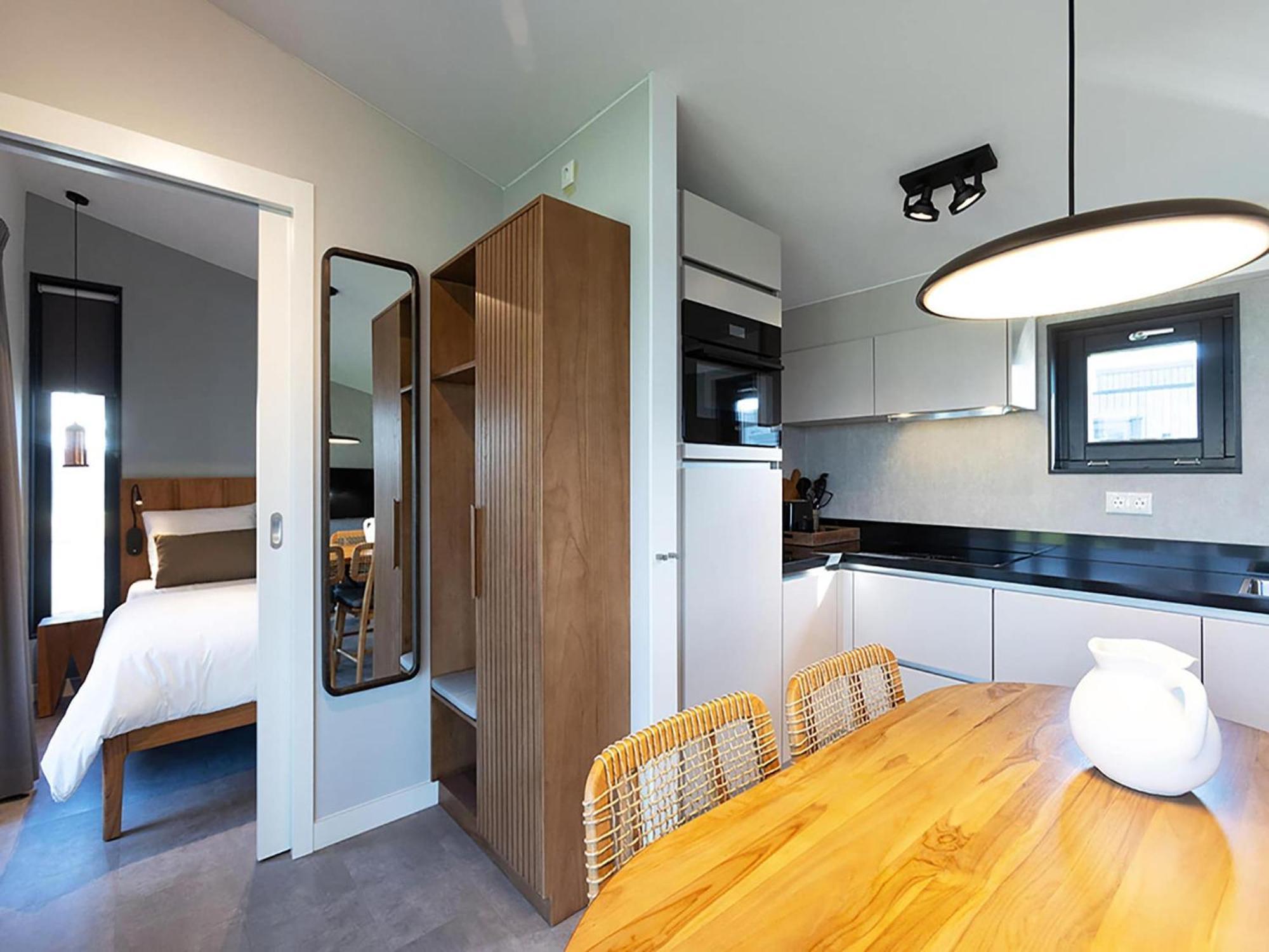 Luxury Docklodge On The Water Delfstrahuizen Экстерьер фото