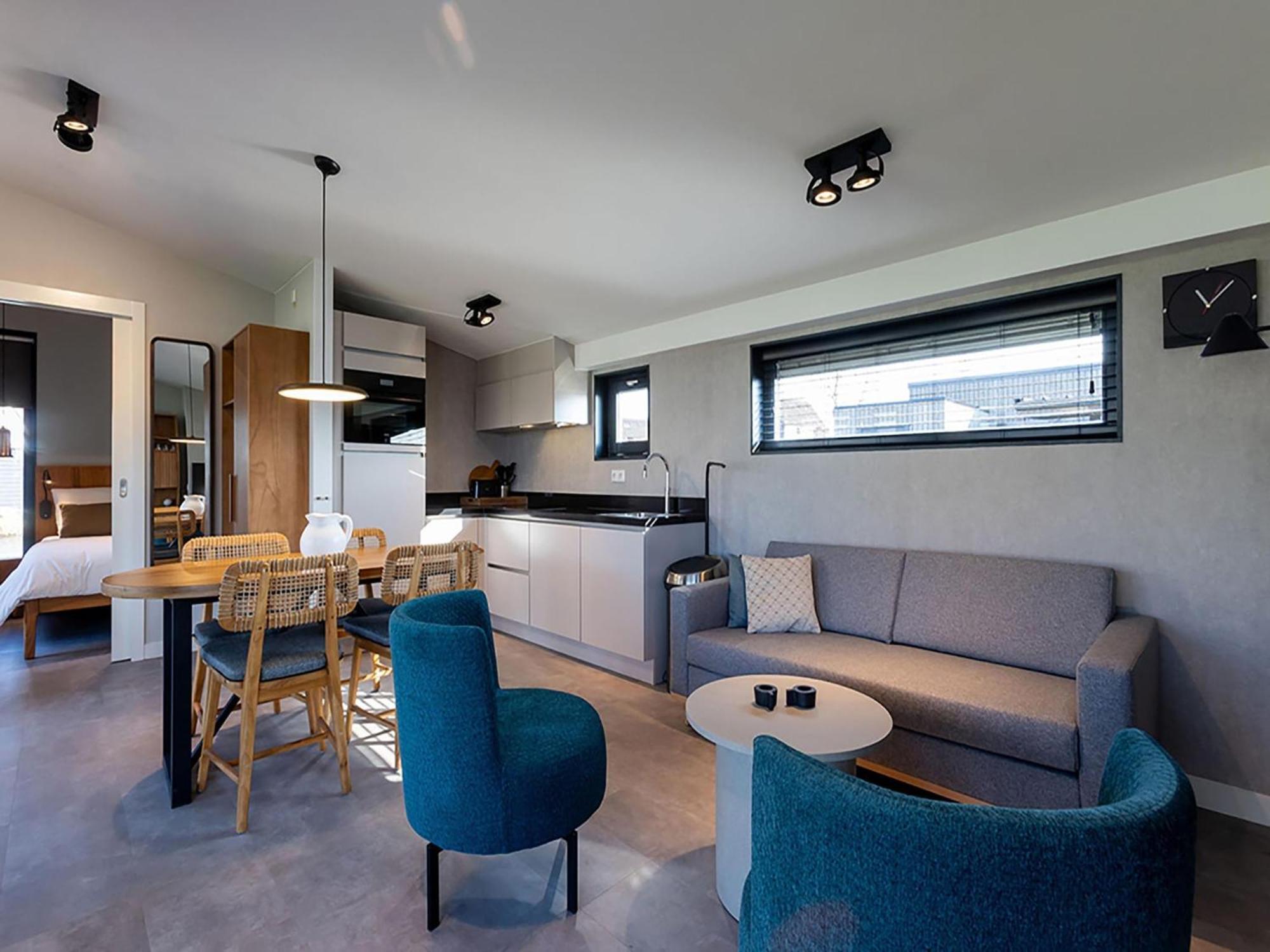 Luxury Docklodge On The Water Delfstrahuizen Экстерьер фото